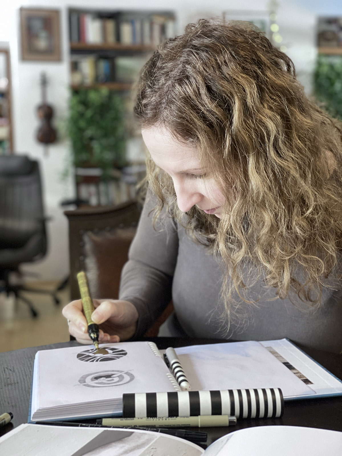 „Kapcsolat ember és tárgy, ember és természet, ember és ember között”